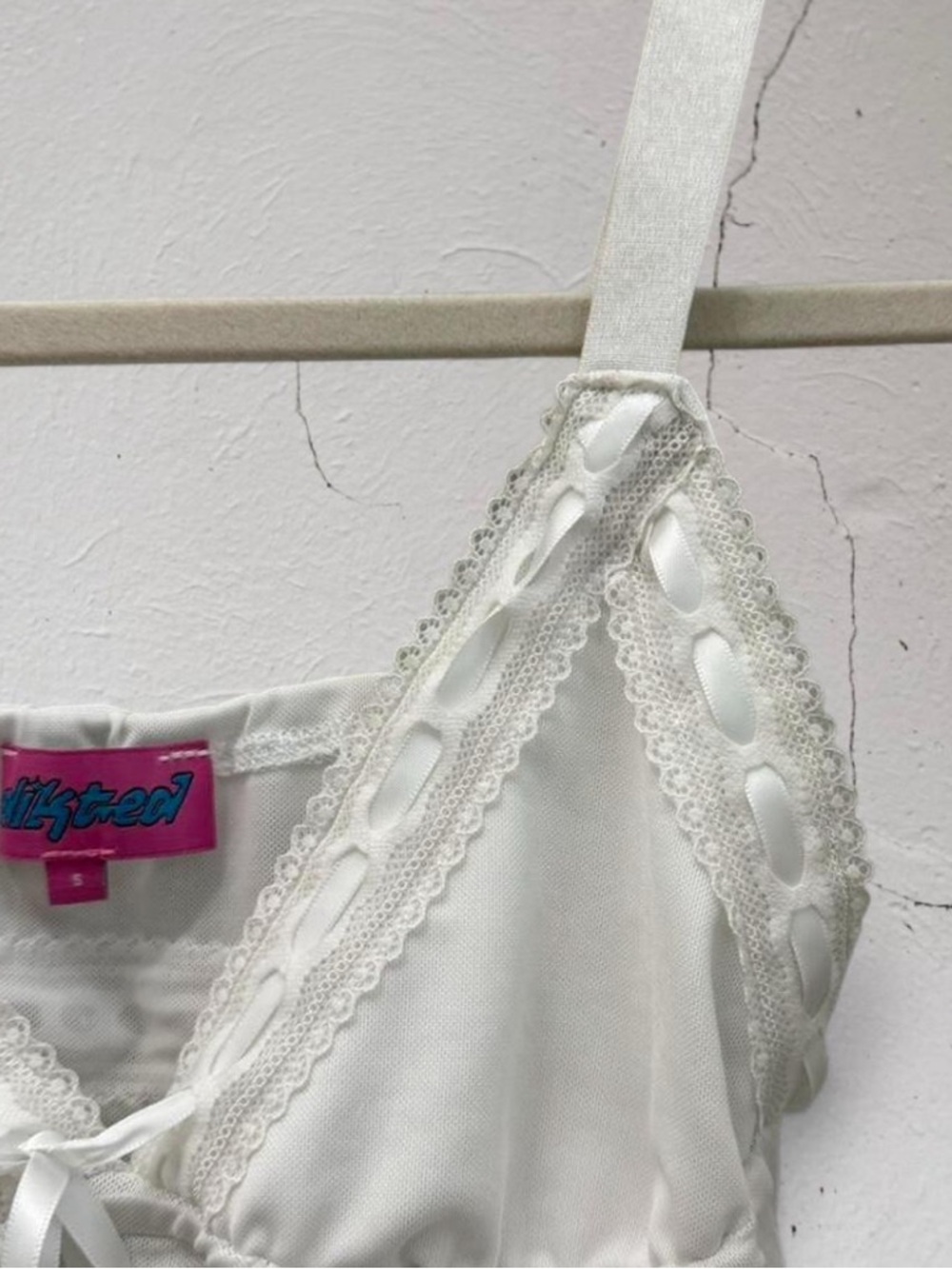Edikted Feminine Romantic White Lace Paisley Camisole Crop Top Festival Size S - Picture 3 of 5